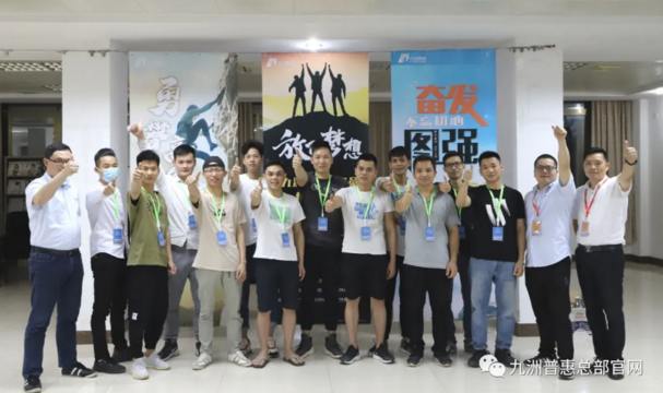 培訓(xùn)班全體學(xué)員與導(dǎo)師留影 培訓(xùn)班全體學(xué)員與導(dǎo)師留影